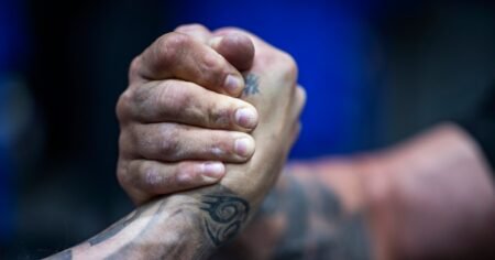 Your Grip Strength Could Reveal More About Your Longevity Than You Might Expect, Studies Say