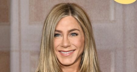 Even Jennifer Aniston Wears the Chic Flip-Flops That Amazon Shoppers Call ‘Very Comfortable’