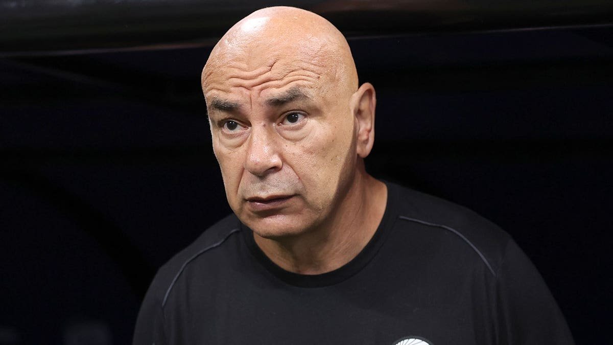 Egypt manager Hossam Hassan during FIFA World Cup 2026 Round of 16 match against Argentina in Atlanta.