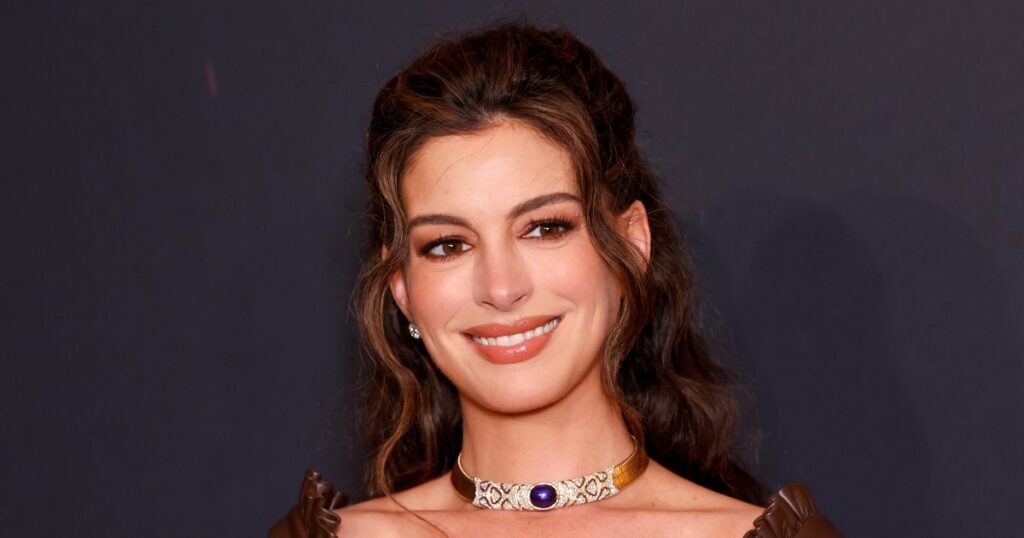 Anne Hathaway Confirmed It — Woven Ballerina Flats Are the Most Elevated, NYC-Rich Look Anne Hathaway Confirmed It — Woven Ballerina Flats Are the Most Elevated, NYC-Rich Look