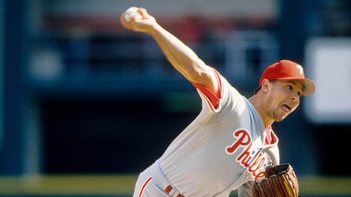 Ricky Bottalico pitches on the mound.