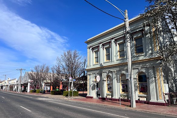 The main street in Donald. 