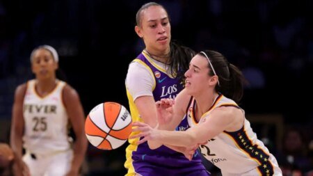 Caitlin Clark’s return falls flat after Fever coach limits her in loss to shorthanded Sparks Caitlin Clark’s return falls flat after Fever coach limits her in loss to shorthanded Sparks
