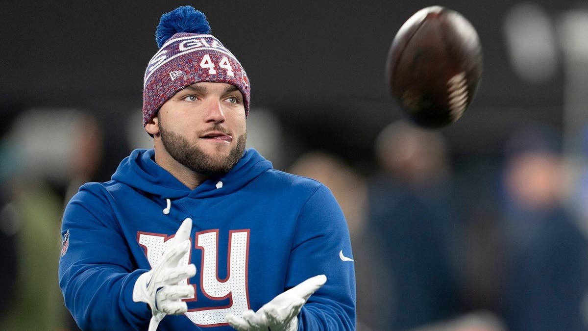 New York Giants running back Cam Skattebo warming up on the field at MetLife Stadium