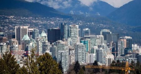 Mom-and-pop investors are outpacing big investors, StatCan data shows Mom-and-pop investors are outpacing big investors, StatCan data shows