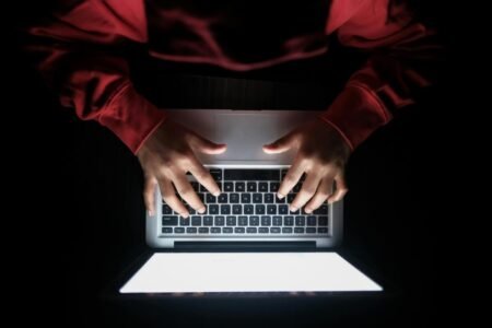 Dear Abby: They didn’t have sex, but these emails sure feel like cheating to me