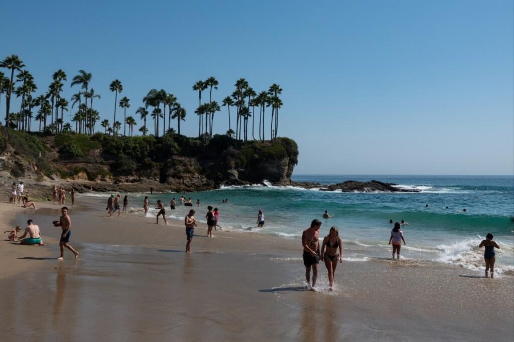 Urgent warning as disgusting sewage spill in ritzy California town forces beach closure Urgent warning as disgusting sewage spill in ritzy California town forces beach closure