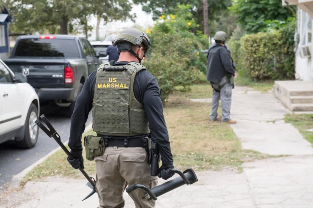 Deputy US Marshal gunned down while serving arrest warrant in Louisiana Deputy US Marshal gunned down while serving arrest warrant in Louisiana