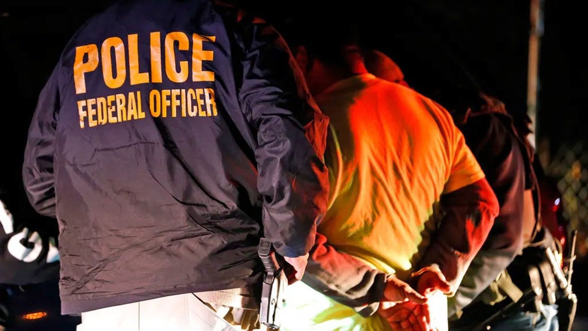 ICE agents surround suspects in Richmond.