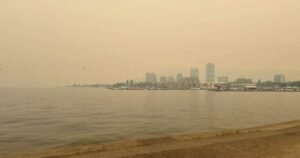 Wildfire smoke blankets Kelowna, prompting health warnings and disrupting summer plans Wildfire smoke blankets Kelowna, prompting health warnings and disrupting summer plans
