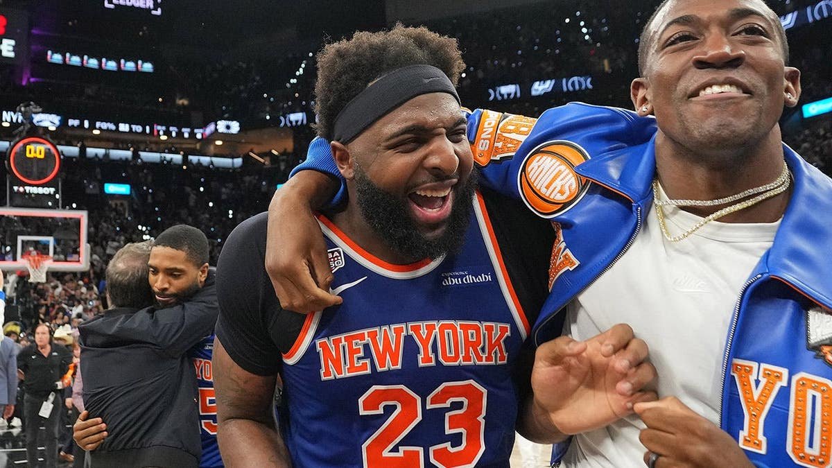 Mitchell Robinson celebrating