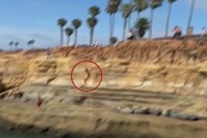 Moment teen illegally jumps off Sunset Cliffs in San Diego — before everything goes horribly wrong