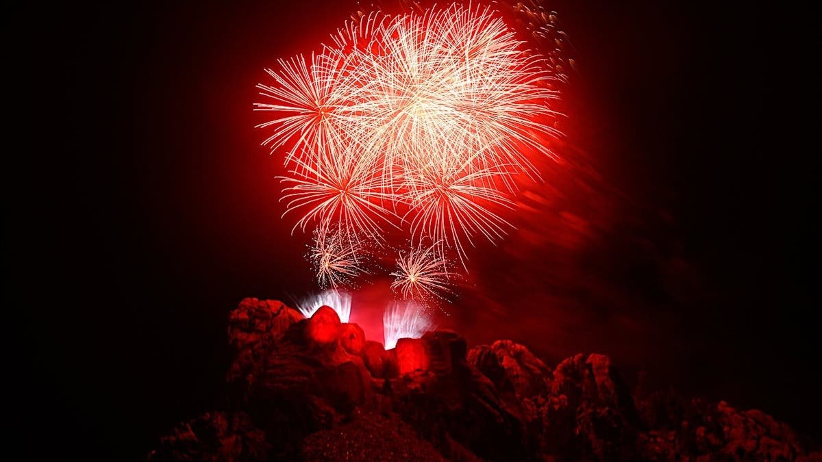 the fireworks over mount rushmore returned Friday night