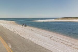 Brooklyn girl, 6, dies after being swept away by current in Hamptons Brooklyn girl, 6, dies after being swept away by current in Hamptons