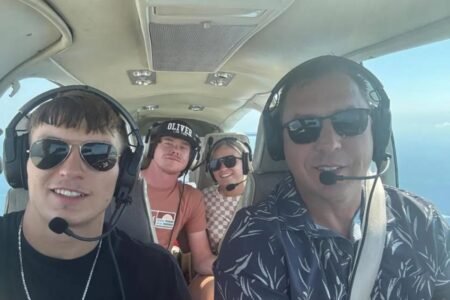Father and son killed when their plane crashes on way home from a Cardinals game Father and son killed when their plane crashes on way home from a Cardinals game