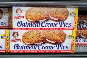 Depression-era Little Debbie snack that built a family-run bakery still has Americans hooked Depression-era Little Debbie snack that built a family-run bakery still has Americans hooked
