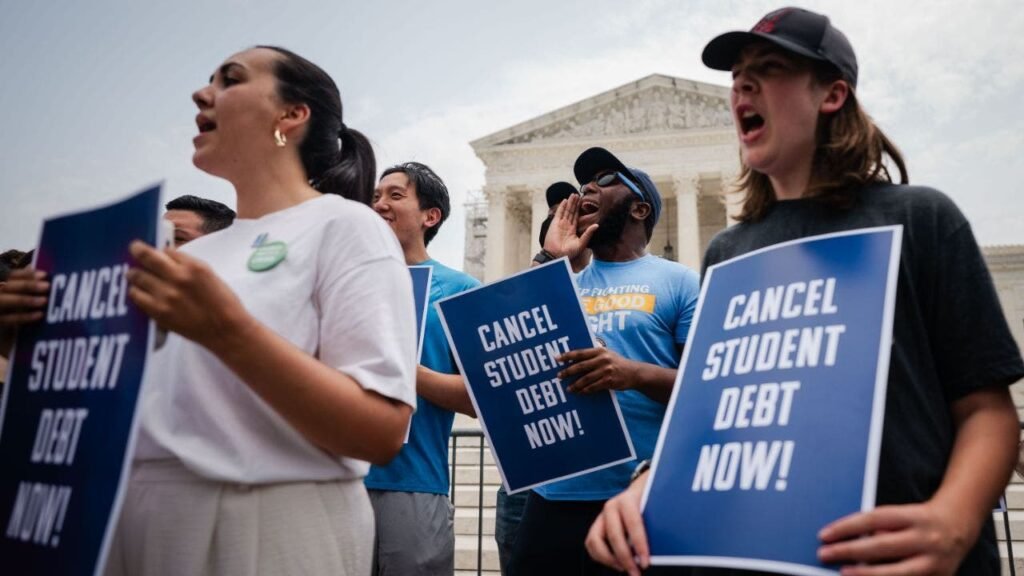 Student loan default rates surge, 1 in 5 borrowers now in default Student loan default rates surge, 1 in 5 borrowers now in default
