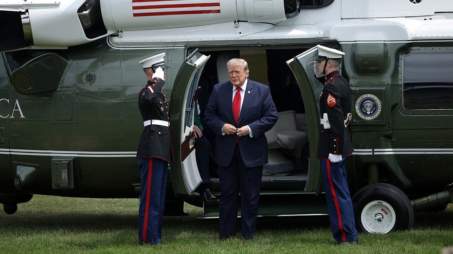 trump exits helicopter