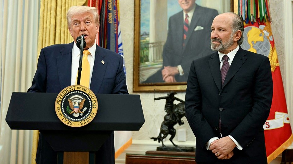 President Donald Trump and Howard Lutnick