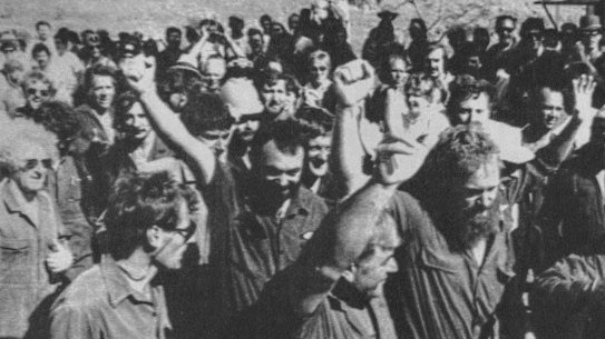 Clenched fist salutes from first Robe river unionists to return to work after the long running dispute in the Pilbara, Western Australia. September 03, 1986. 
