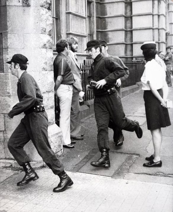Members of Special Operations Group rush into the City Court in Russell Street after the fatal shooting of Ray “Chuck” Bennett on November 12, 1979.