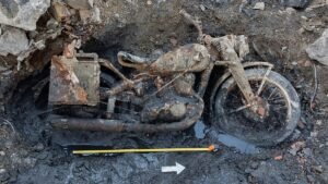 Danube: Wehrmacht soldiers and WWII motorbike recovered after 80 years Danube: Wehrmacht soldiers and WWII motorbike recovered after 80 years