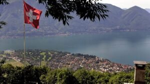Switzerland helps out as Italy’s northern lakes are in crisis Switzerland helps out as Italy’s northern lakes are in crisis