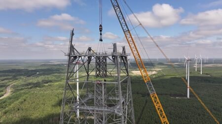 The world’s tallest wind power plant is dwarfing the Eiffel tower The world’s tallest wind power plant is dwarfing the Eiffel tower