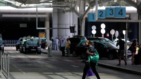 ‘A trap for tourists’: PSP finds taxi offences at Lisbon airport after fraud complaints