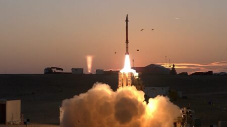 Israel signs €3bn arms export deal with Greece, defence ministry says Israel signs €3bn arms export deal with Greece, defence ministry says