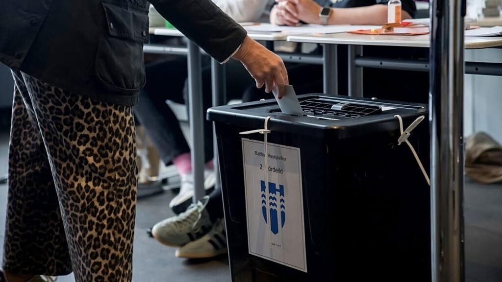 Iceland’s EU referendum sees high preliminary voter turnout Iceland’s EU referendum sees high preliminary voter turnout