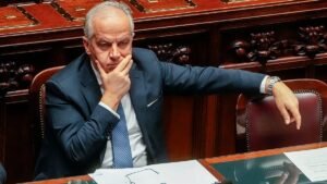 Migrant row: Ireland seeks returns to Italy, Sea Watch 5 detained in Naples Migrant row: Ireland seeks returns to Italy, Sea Watch 5 detained in Naples