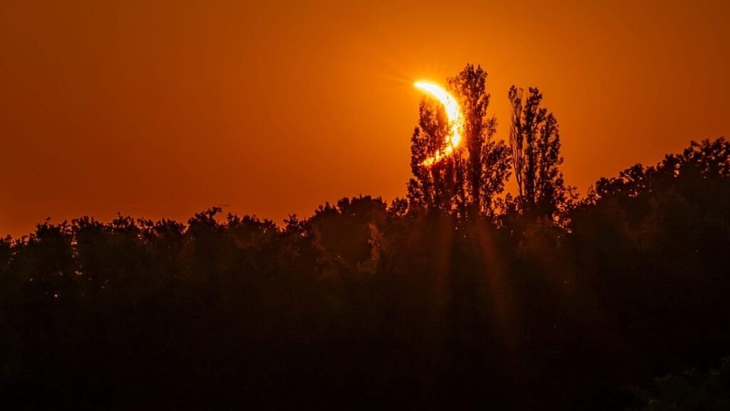 Video. Hikers in awe as solar eclipse turns sky red over French Pyrenees Video. Hikers in awe as solar eclipse turns sky red over French Pyrenees
