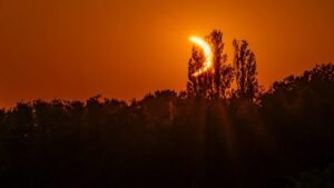 Video. Hikers in awe as solar eclipse turns sky red over French Pyrenees Video. Hikers in awe as solar eclipse turns sky red over French Pyrenees