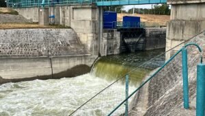 Hungary opens sluice and sinks barges to protect Paks nuclear plant Hungary opens sluice and sinks barges to protect Paks nuclear plant