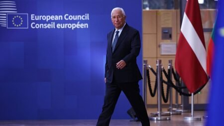 Costa tests leaders ahead of budget crunch talks, eyes year-end deal