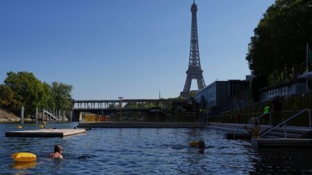 Parisians are now flying above the Seine on electric surfboards Parisians are now flying above the Seine on electric surfboards