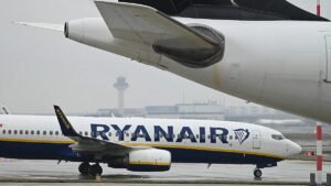 Ryanair window smashed by engine debris in Thessaloniki incident Ryanair window smashed by engine debris in Thessaloniki incident