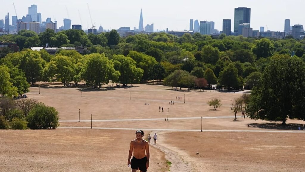 UK on course for ‘warmest summer on record’ UK on course for ‘warmest summer on record’