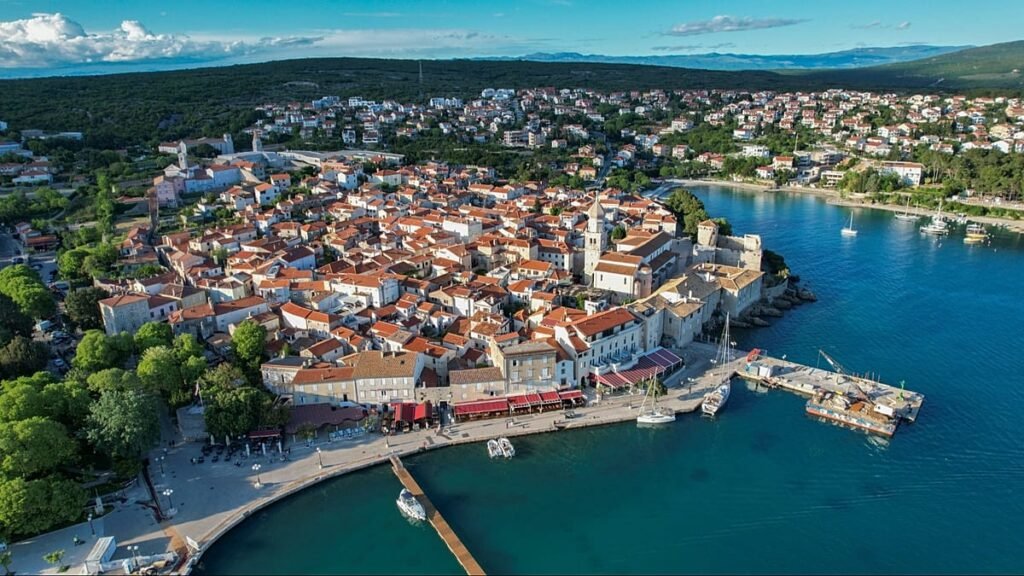 Two Portuguese tourists found, two still missing off Croatia Two Portuguese tourists found, two still missing off Croatia