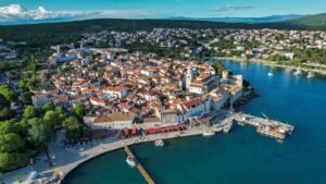 Two Portuguese tourists found, two still missing off Croatia Two Portuguese tourists found, two still missing off Croatia