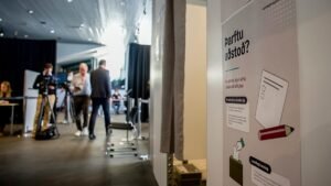 Iceland’s EU referendum: polling stations close as Europe awaits Iceland’s EU referendum: polling stations close as Europe awaits