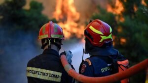 Firefighters in Greece hope to contain blaze on Athens outskirts Firefighters in Greece hope to contain blaze on Athens outskirts