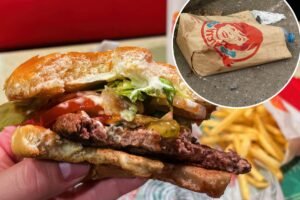 America’s burger wars have crowned a new fast-food favorite — while the loser’s popularity is in freefall America’s burger wars have crowned a new fast-food favorite — while the loser’s popularity is in freefall