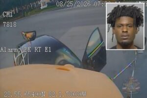 Florida driver fleeing traffic stop slams head-on into school bus carrying 19 children, then runs from scene