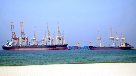 Oil prices fall sharply as Trump signals Iran deal on Hormuz Strait Oil prices fall sharply as Trump signals Iran deal on Hormuz Strait
