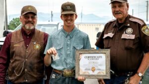 Montana teen throws lasso to man in Yellowstone River in split-second rescue Montana teen throws lasso to man in Yellowstone River in split-second rescue