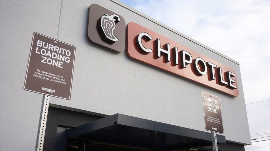 Chipotle removes jalapeños from some restaurants after Salmonella outbreak, probe targets supply chain Chipotle removes jalapeños from some restaurants after Salmonella outbreak, probe targets supply chain