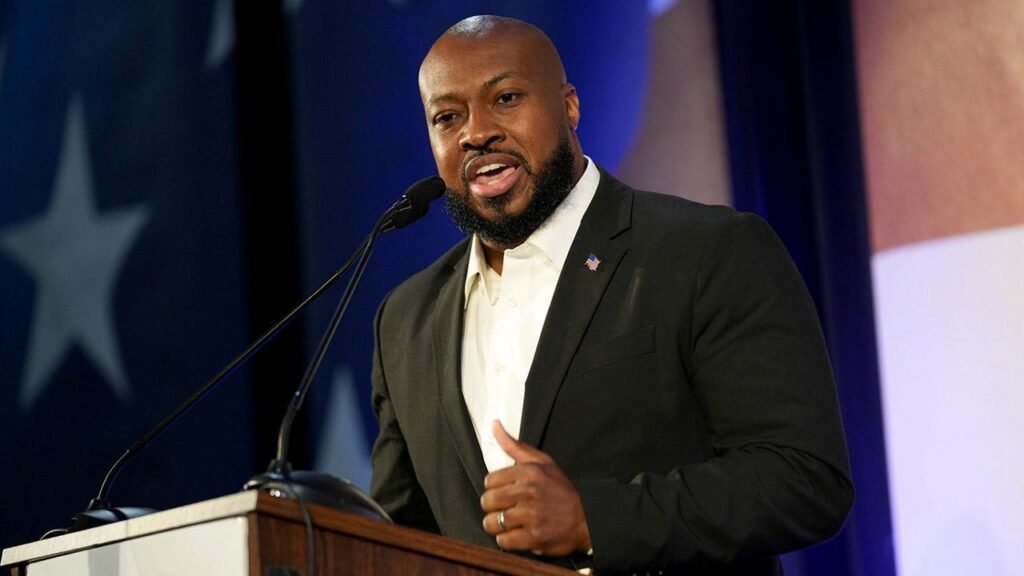Dem drops US Senate bid, leaving independent candidate as lone challenger to incumbent GOP Sen Mike Rounds Dem drops US Senate bid, leaving independent candidate as lone challenger to incumbent GOP Sen Mike Rounds