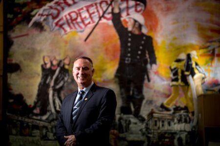 Top corruption buster Geoffrey Watson says fire union boss Peter Marshall unfit to lead